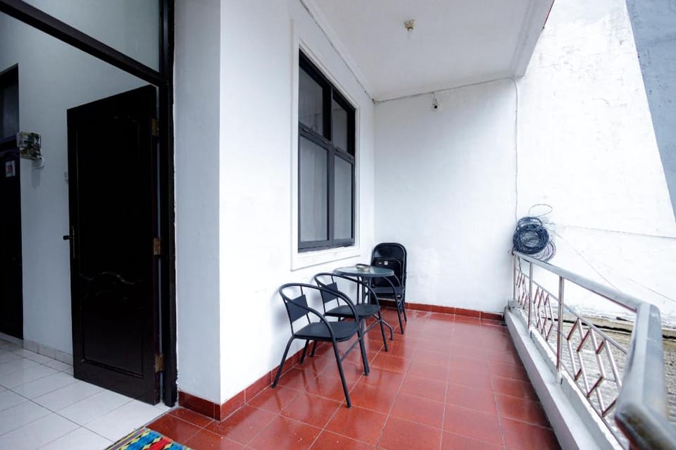 Marcello Residence Siwalankerto near Petra University Surabaya Mitra RedDoorz Hotel in Surabaya