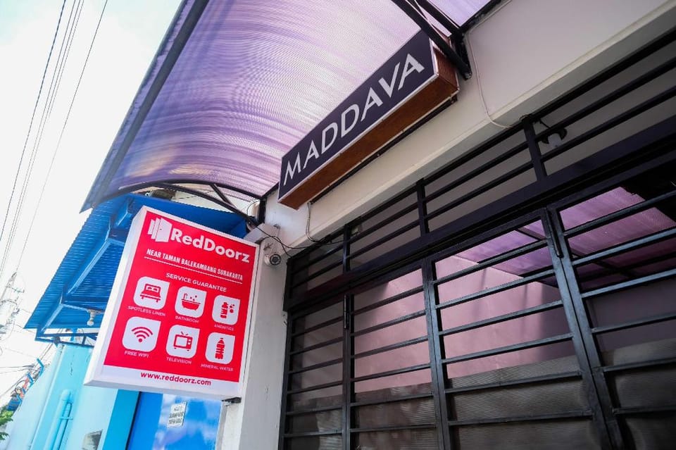 RedDoorz @ Felicia Residence Manahan Surakarta Hotel in Indonesia
