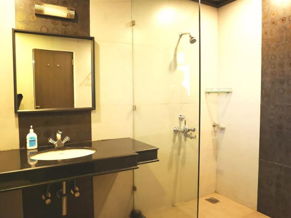 Palatial 6 bedroom private pool Villa  AV CRESCENT Villa in Lonavla