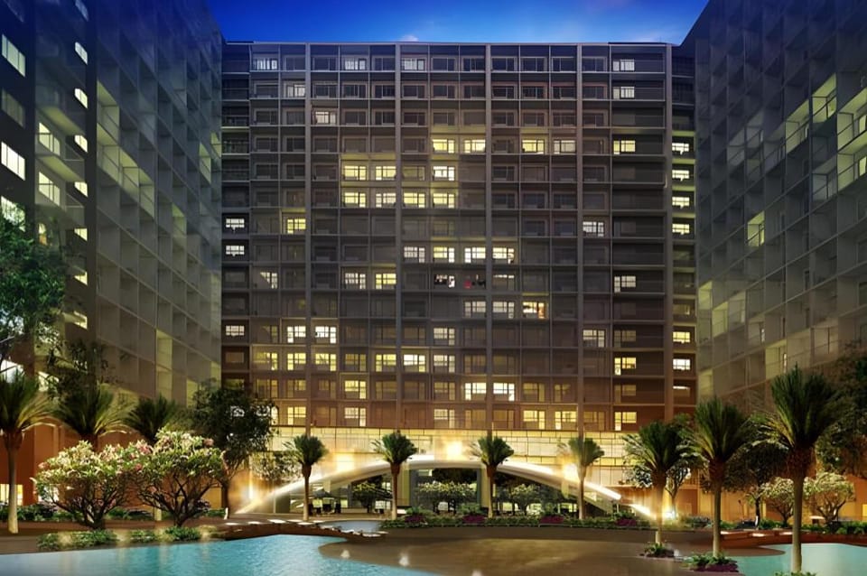 Short Walk to Mall of Asia Condo with  Pool View Apartment in Pasay