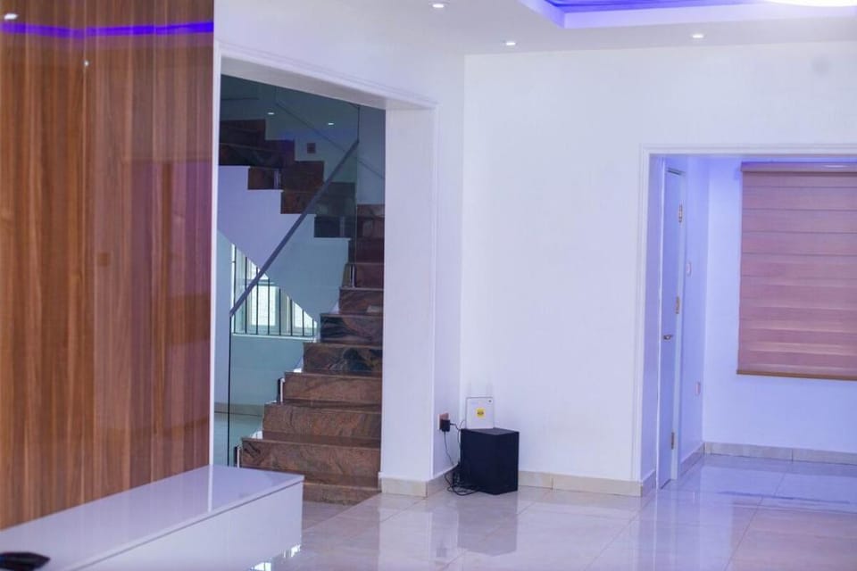 Luxurious 4 bedroom duplex with hot tub Villa in Nigeria
