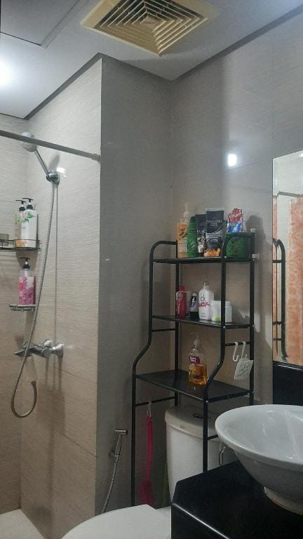Tinzcondotel150Newportnorthwing Apartment in Pasay