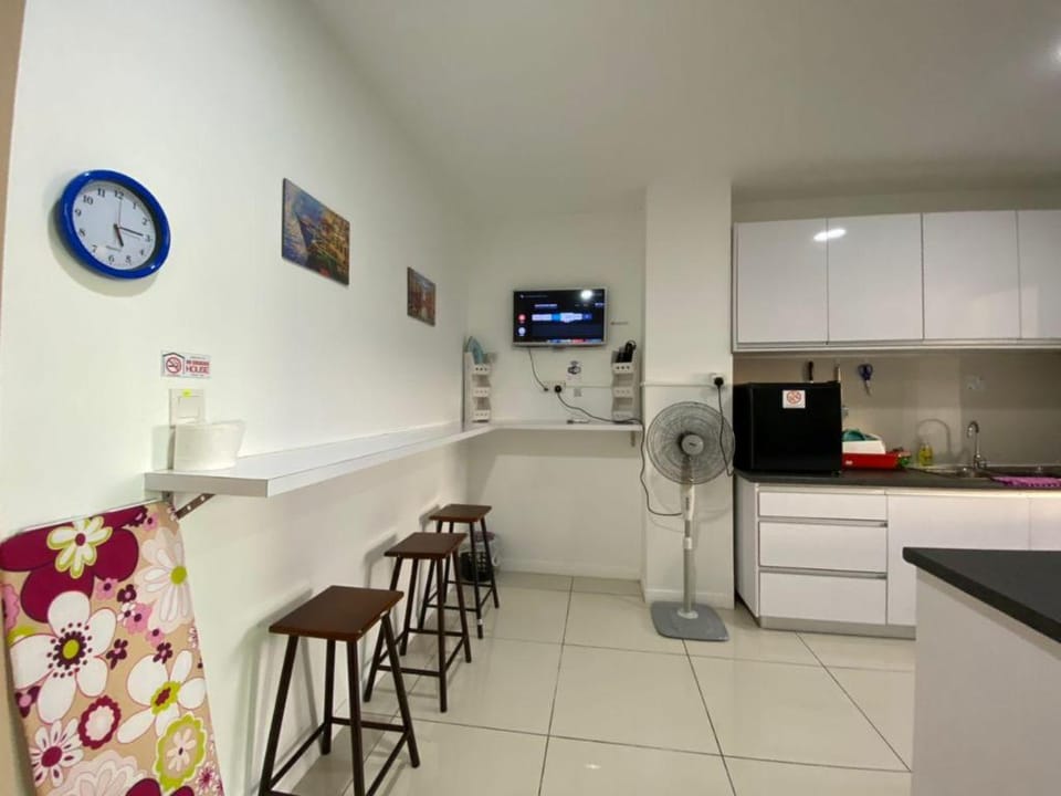 SUNSET SEAVIEW SUTERA AVENUE OPP IMAGO 2BR 6px【1B】 Apartment in Kota Kinabalu