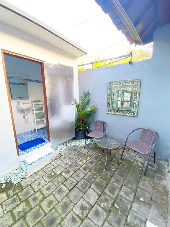 Beachside Sanur 1 bed  private guest house Apartment in Denpasar