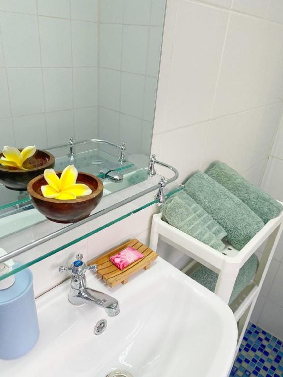Beachside Sanur 1 bed  private guest house Apartment in Denpasar