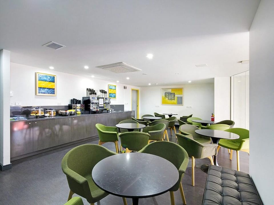 Max Studio Queen Apartment in Sydney