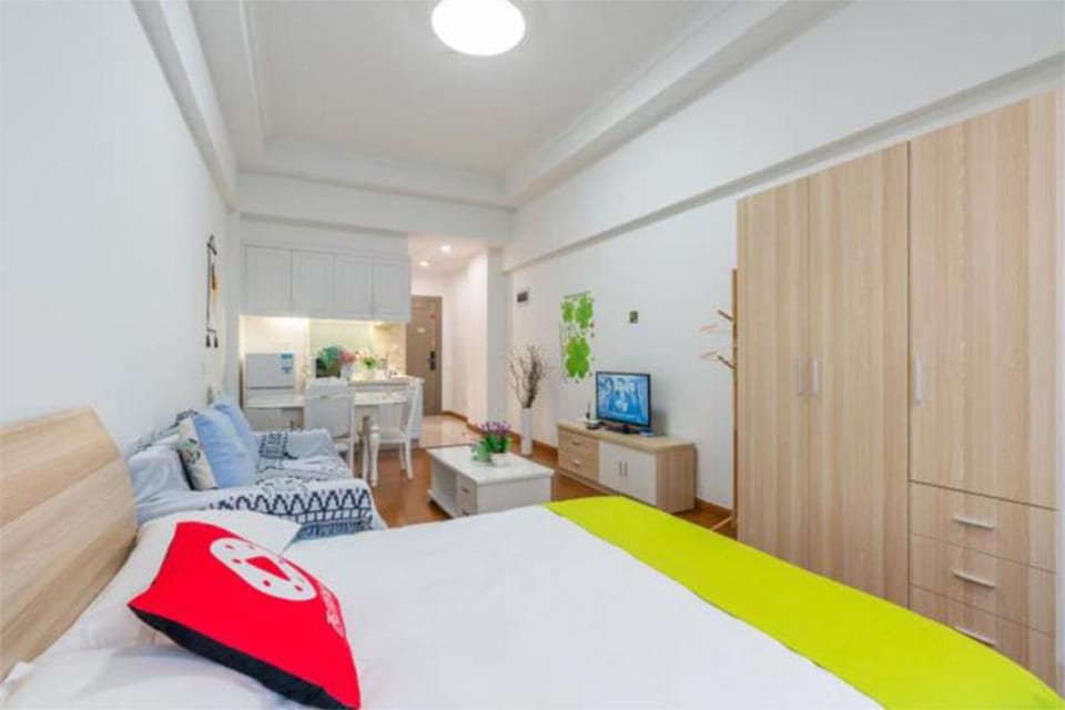 Songjiang University Town Subway Station Store Apartment in Shanghai