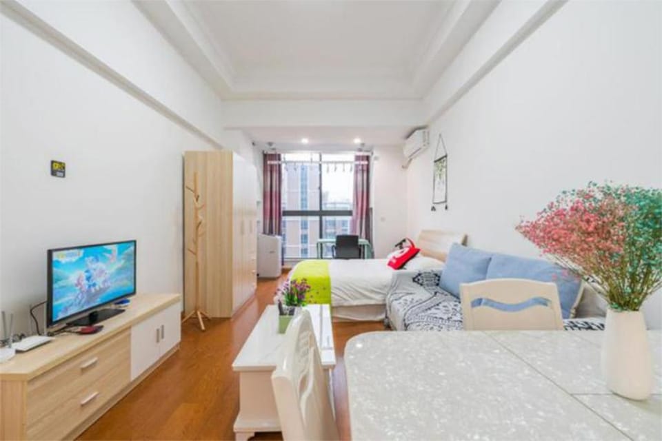 Songjiang University Town Subway Station Store Apartment in Shanghai