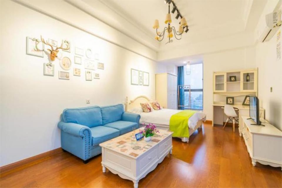 Songjiang University Town Subway Station Store Apartment in Shanghai