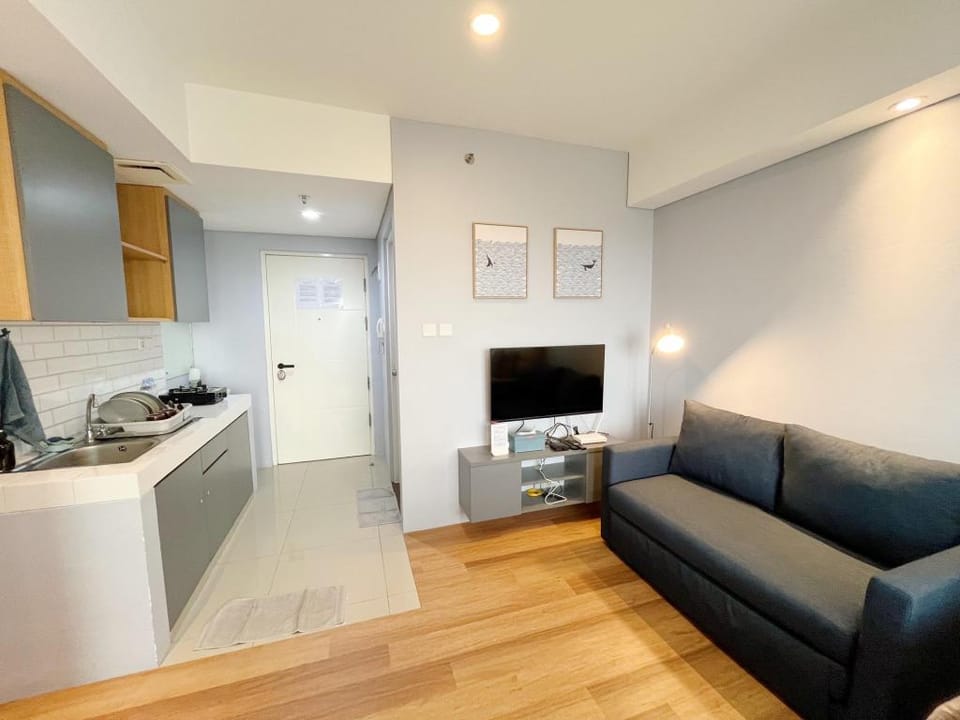 Top Family Studio Breeze Bintaro Apartment OkeStay Apartment in South Jakarta City