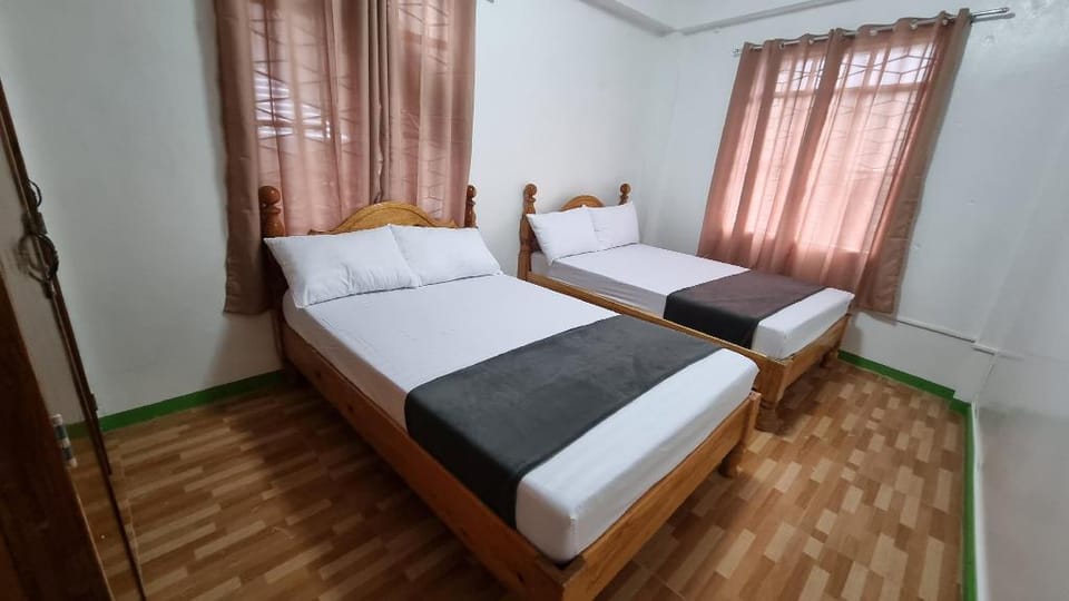 Faby's Homestay 3BR Yellow Unit Apartment in Baguio