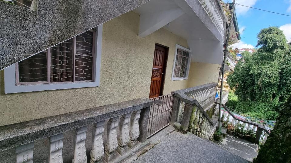 Faby's Homestay 3BR Yellow Unit Apartment in Baguio