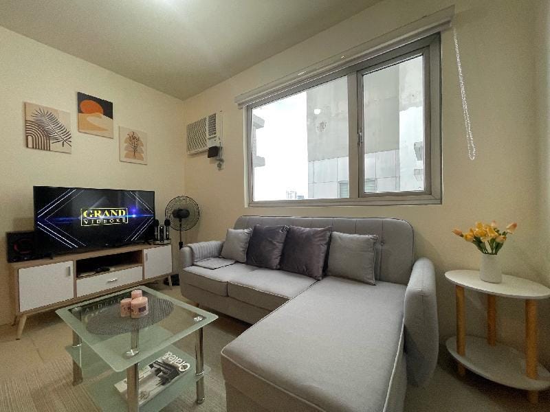 Two Bedroom condo, top floor with sunset view Apartment in Pasay