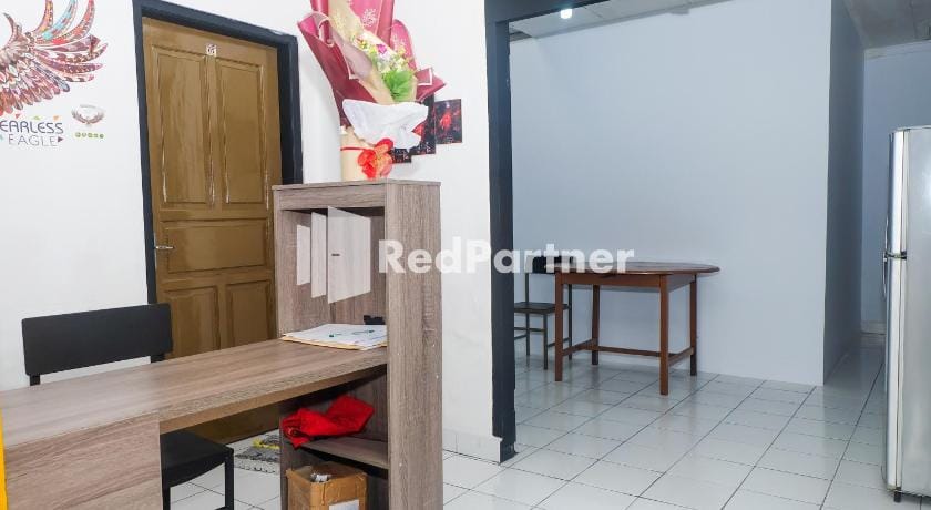 Ninja Room Pasteur Mitra RedDoorz Hotel in Bandung