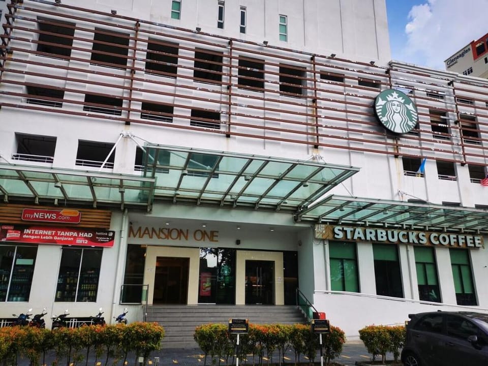 LS Luxury Studio @ Mansion One (Sea View) Vacation rental in George Town
