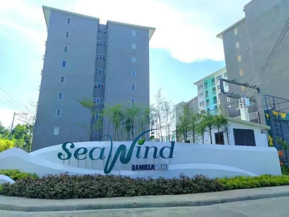 Oceansun Colorful Seawind Condo up to 6 persons Apartment in Davao City