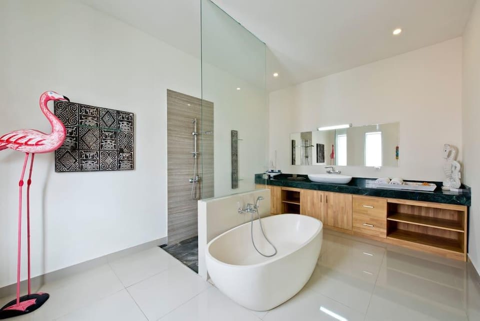 Der Mar Villa 3 Bedroom in La Plancha Seminyak Villa in Kuta