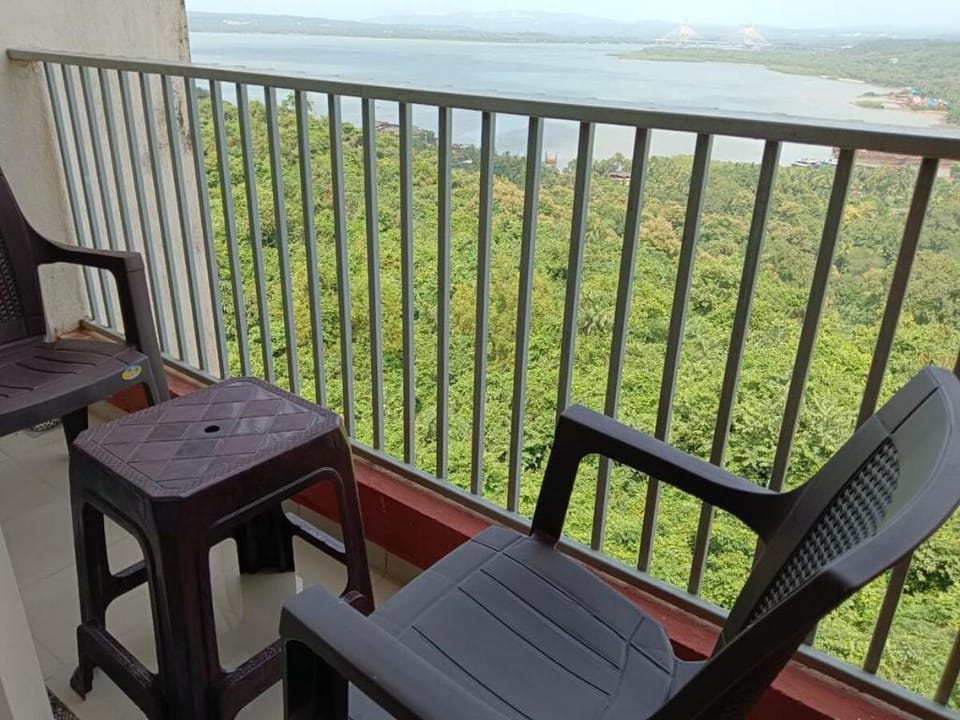 Nirvana Paraiso -2BHK with lovely sunrise Seaview. Apartment in Goa, India