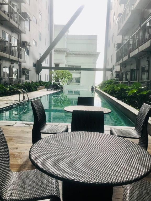 Cozy Condo w/Balcony & PS4 | Malate near La Salle Apartment in Manila City