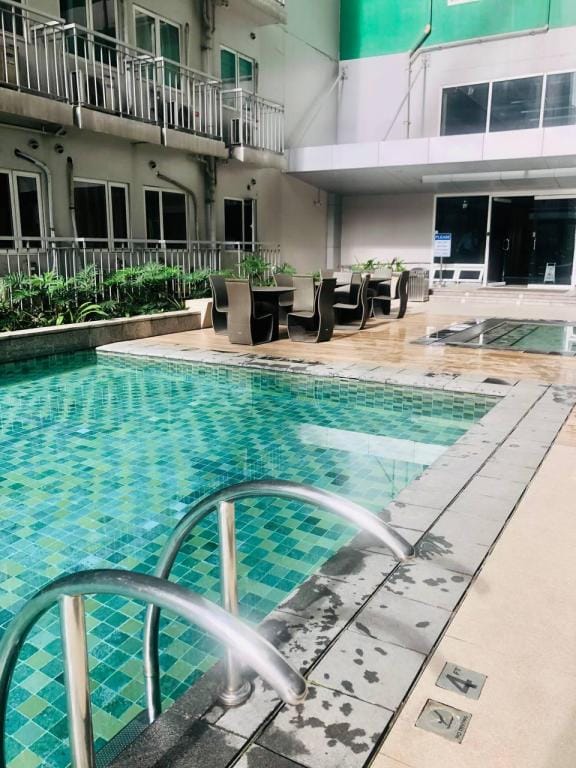 Cozy Condo w/Balcony & PS4 | Malate near La Salle Apartment in Manila City