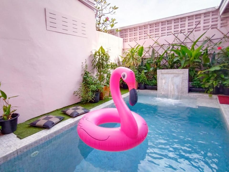 Bangkok 101 + simple house+ small pool+ near BTS Vacation rental in Bangkok