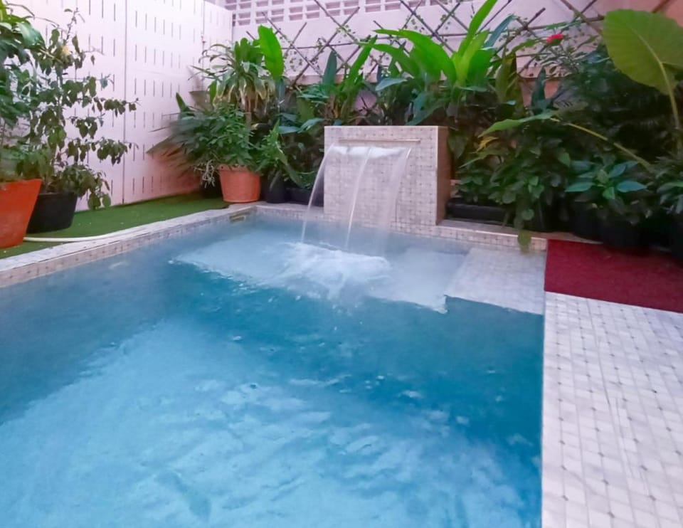 Bangkok 101 + simple house+ small pool+ near BTS Vacation rental in Bangkok