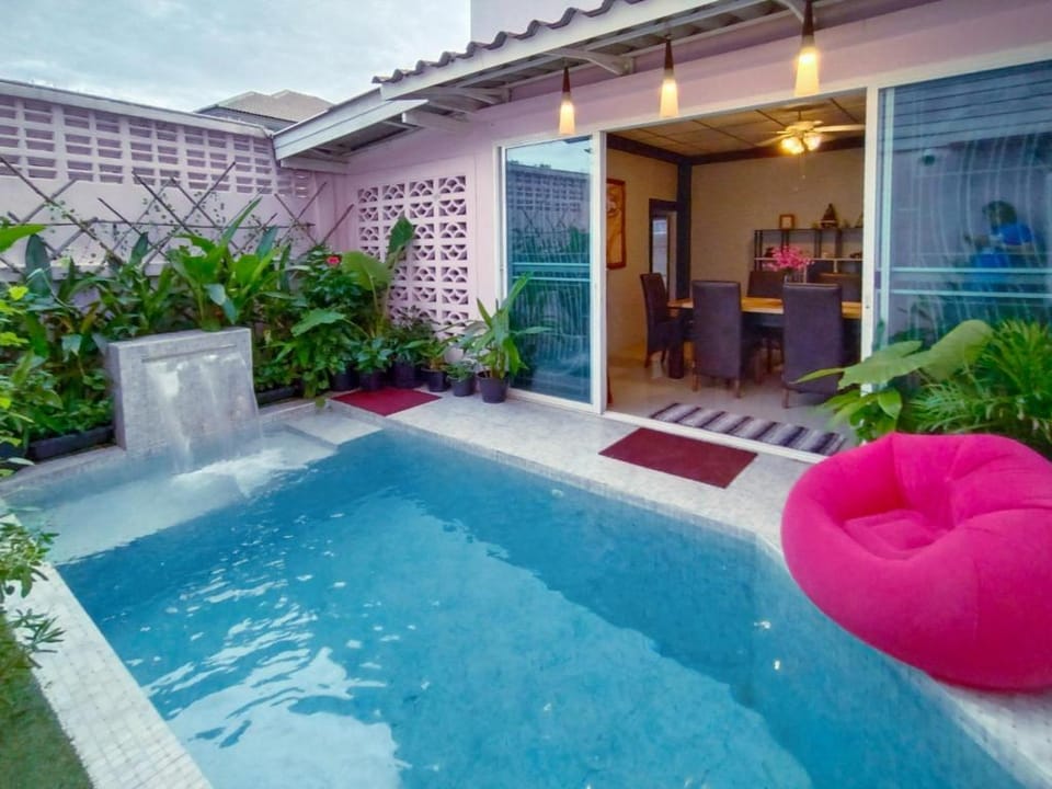 Bangkok 101 + simple house+ small pool+ near BTS Vacation rental in Bangkok