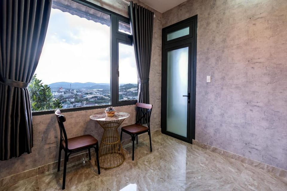 View thung lũng, đồi núi, nhà trên đồi cao Vacation rental in Dalat
