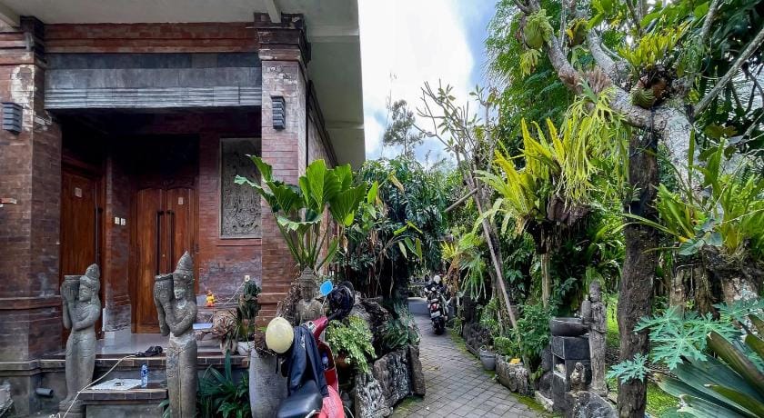 Men Bebas Homestay near Ubud Mitra RedDoorz Bed and Breakfast in Abiansemal