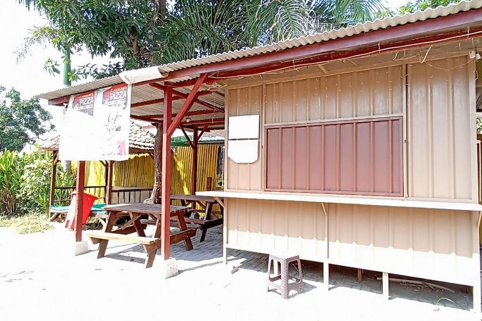 Tutus Homestay Syariah RedPartner Hotel in East Java