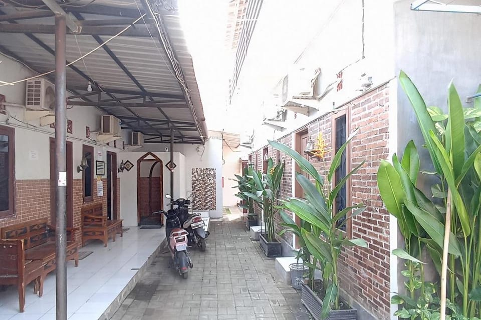 Tutus Homestay Syariah RedPartner Hotel in East Java