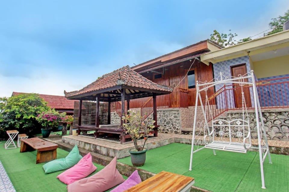 Capital O 91837 Villa Bukit Leddu Hotel in West Praya