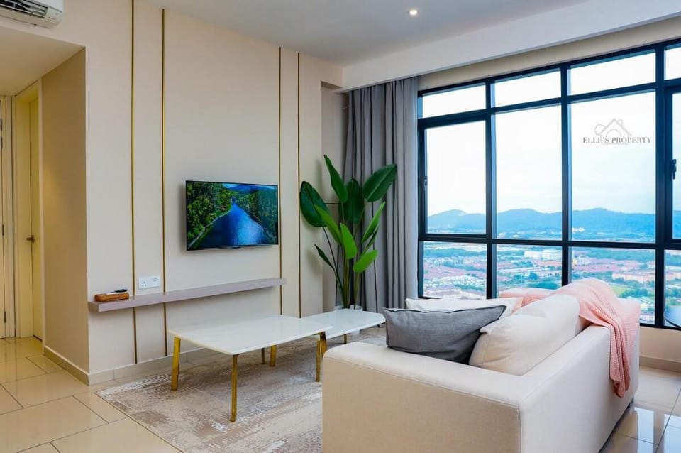 Shah Alam i-City Hill10 above DoubleTree by Hilton Apartment in Selangor, Malaysia