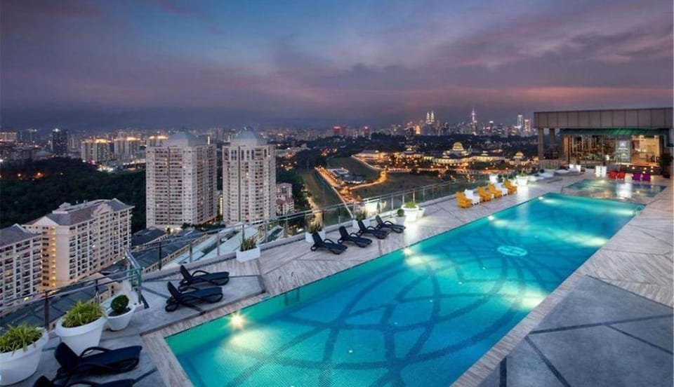 SKY  POOL Cozy Suite - Sri Hartamas - 3min Publika Apartment in Petaling Jaya