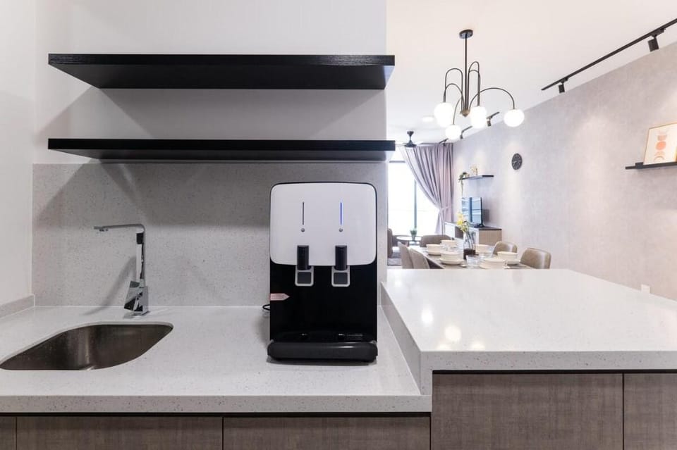 NEW! Minimalist Design 6PAX 3BR,Above Mall100 Mbps Apartment in Petaling Jaya