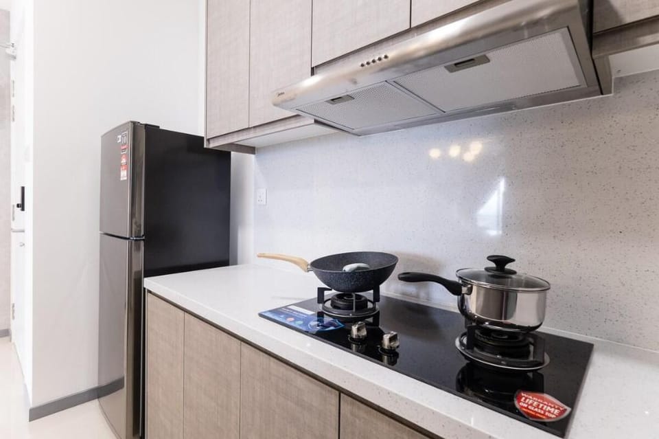 NEW! Minimalist Design 6PAX 3BR,Above Mall100 Mbps Apartment in Petaling Jaya