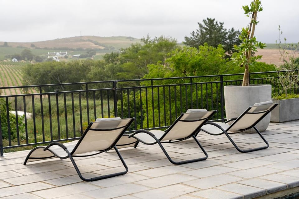 Avemore Winelands Home - wood fired hottub and full power back up Apartment in Stellenbosch