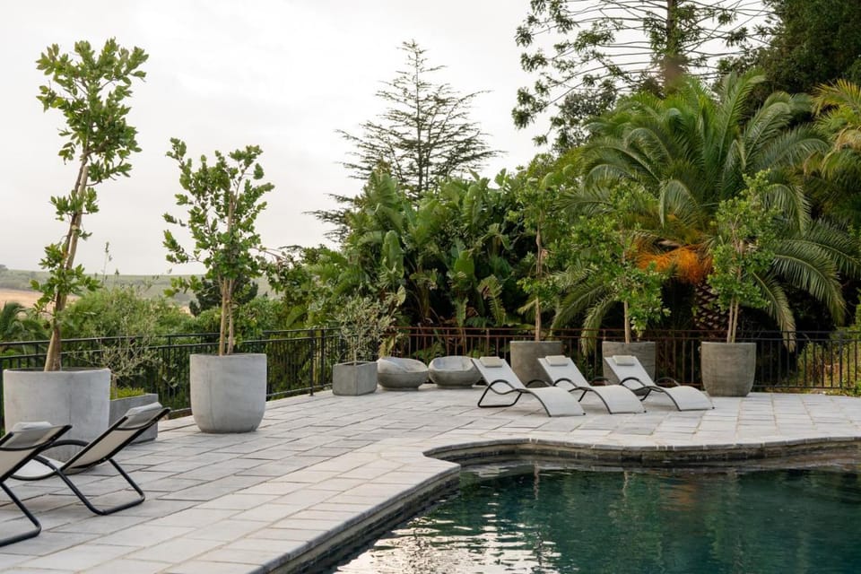 Avemore Winelands Home - wood fired hottub and full power back up Apartment in Stellenbosch
