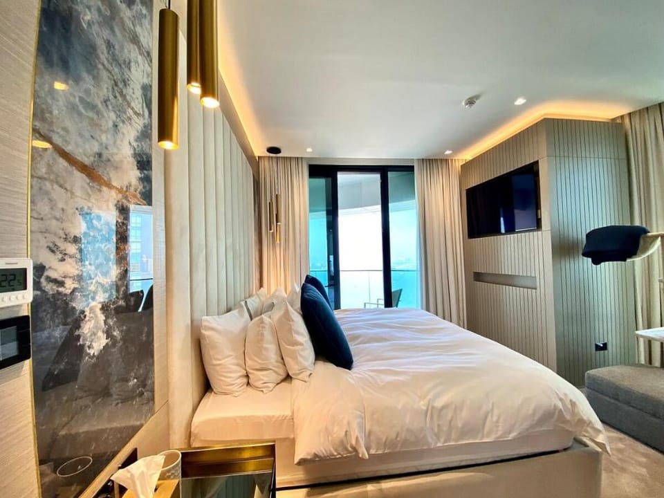 Lux BnB I The Address JBR I Ocean View Apartment in Dubai