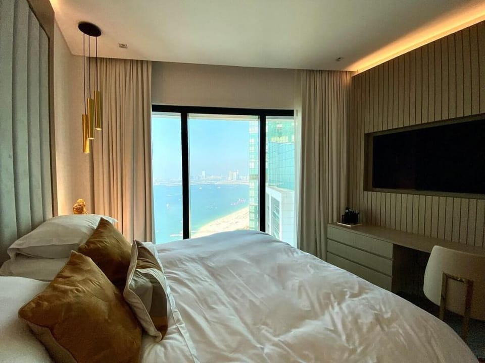 Lux BnB I The Address JBR I Ocean View Apartment in Dubai