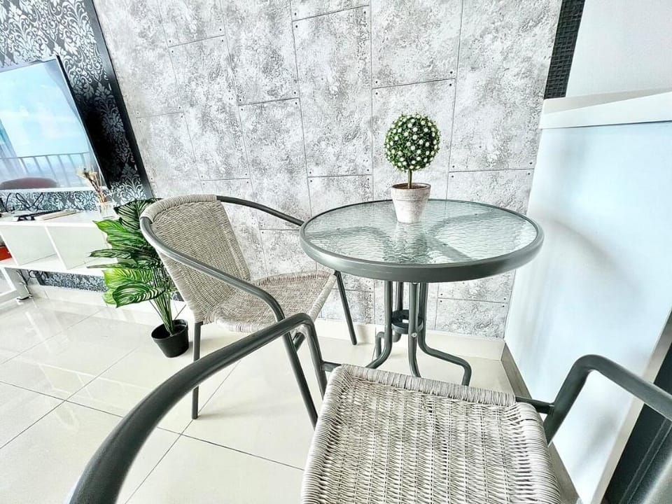 E 1-5Pax Cozy home 4 Bed Wifi TV Trefoil @Setia City Setia Alam SCCC Apartment in Selangor, Malaysia