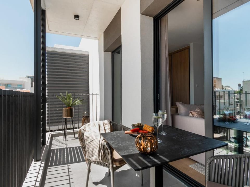 Lovely vacation studio for up to four with breath-taking views All yours Apartment in Germasogeia
