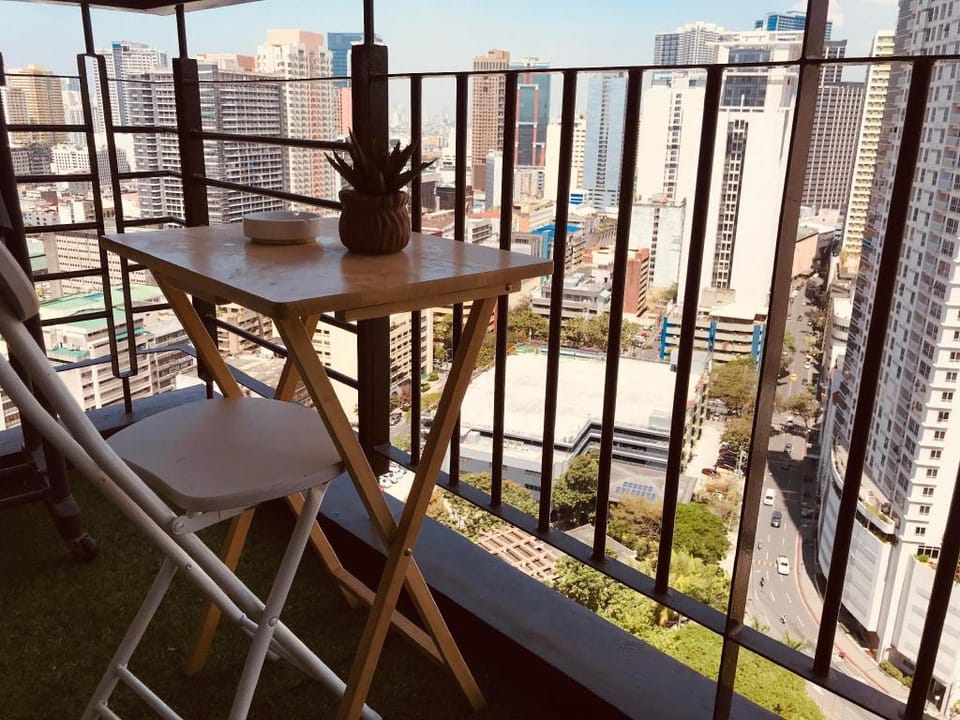 Cozy Place with City View at Greenbelt Makati Apartment in Pasay