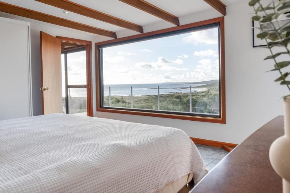 Buttons By The Beach - beach house on King Island Vacation rental in Tasmania