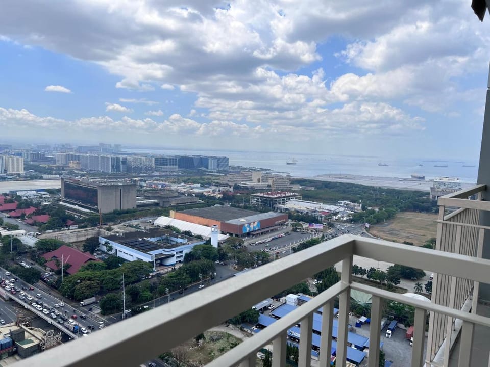City and Sea view Staycation at Coast Residences Apartment hotel in Pasay