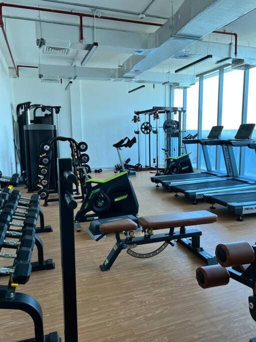 Bright & Cozy ☀ Near Metro & Downtown ☀ Pool ☀ Gym Apartment in Dubai