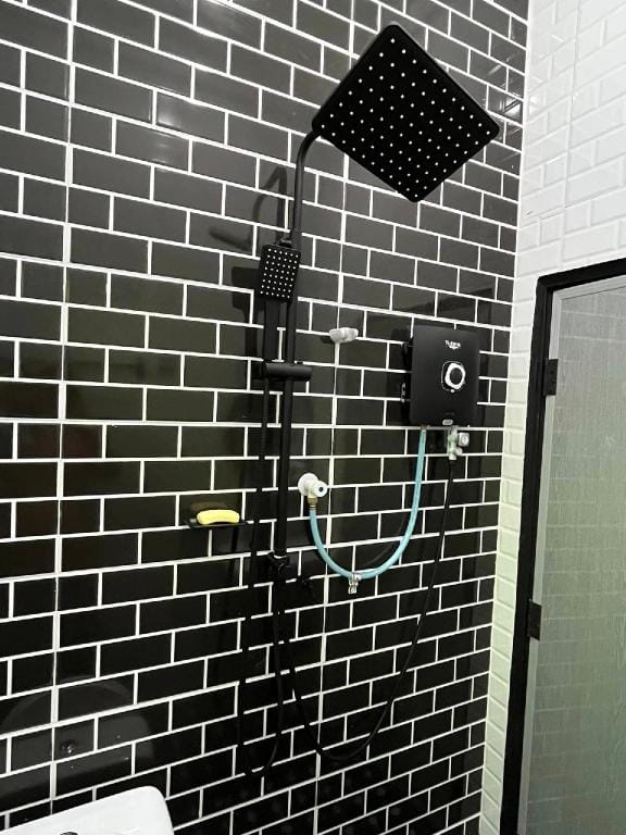 Rumah Armand Private Pool 5 bilik Pengkalan Balak Tg Bidara Masjid Tanah Melaka Vacation rental in Malaysia