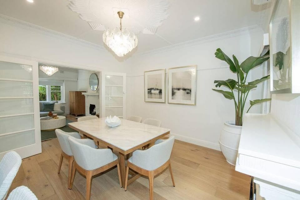 Escape at Seascape - Beachside Townhouse Apartment in Brighton