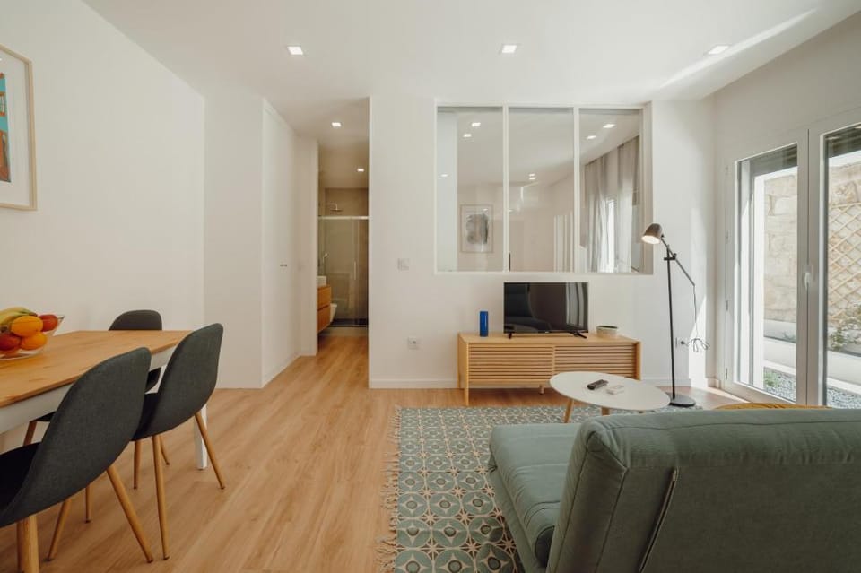 COURTYARD OPORTO DESIGN APARTMENT H Apartment in Porto