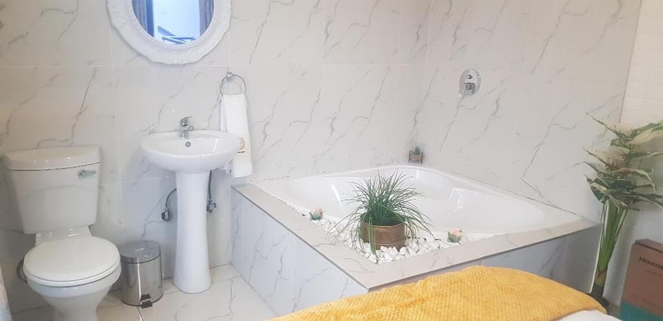 It's a home away from home with a honeymoon Suites Vacation rental in South Africa